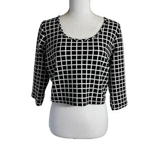 Fashion to Figure Black and White Square Pattern Cropped Top Plus Size 1X Blouse